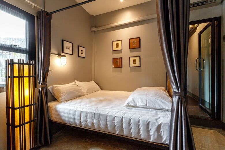 Hotel Hostel One Art & Gallery
