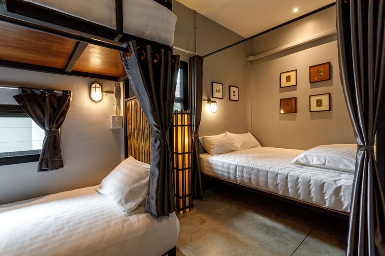 Hotel Hostel One Art & Gallery