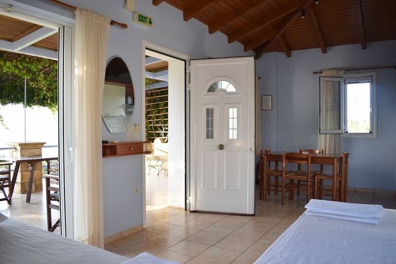 Alexandros Apartments