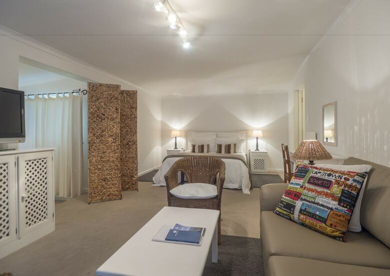 Hotel Cuningham's Island Guest House