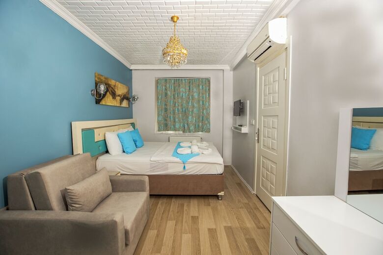 Royal Family Hotel