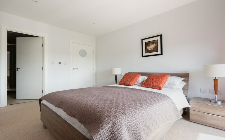 2 Bed 2 Bath Greenwich Apart. - London