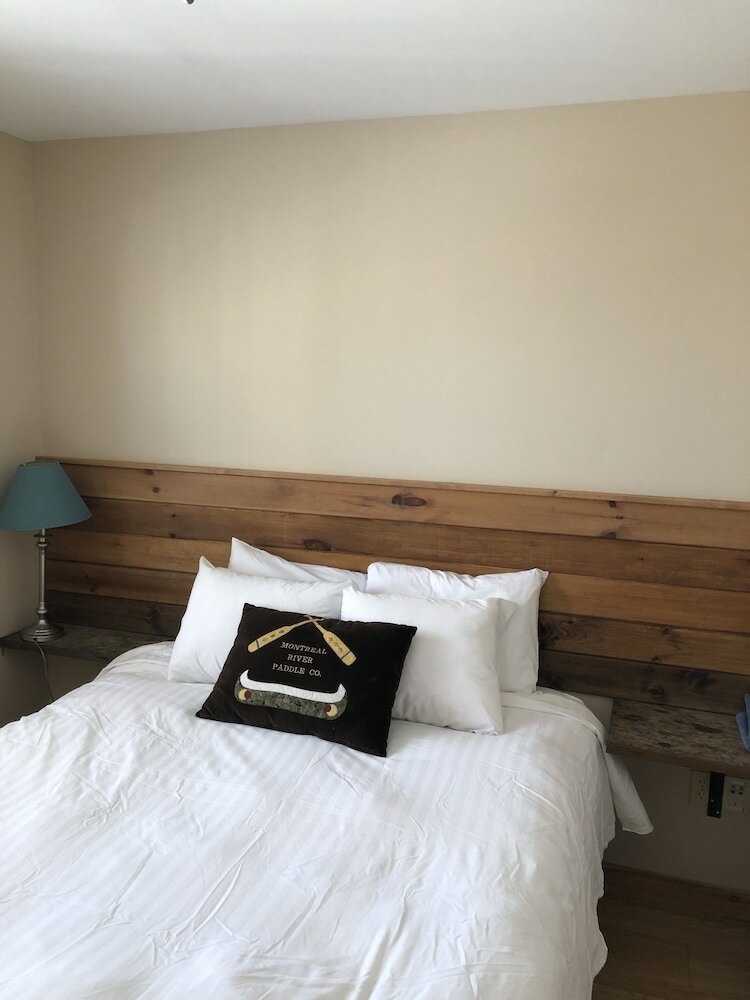 Hotel Elk Lake Eco Centre