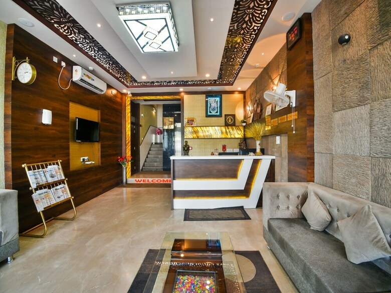 Capital O 39446 Hotel Royal Park
