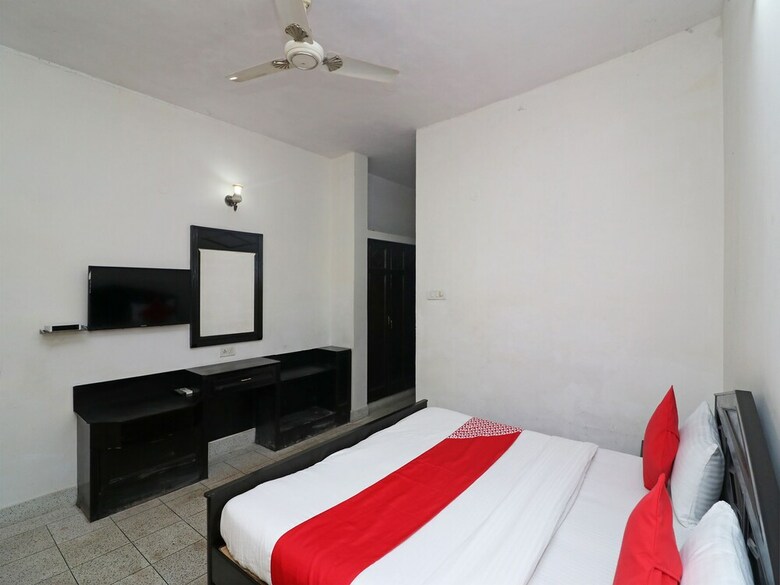 Hotel Oyo 26825 Corbett Inn