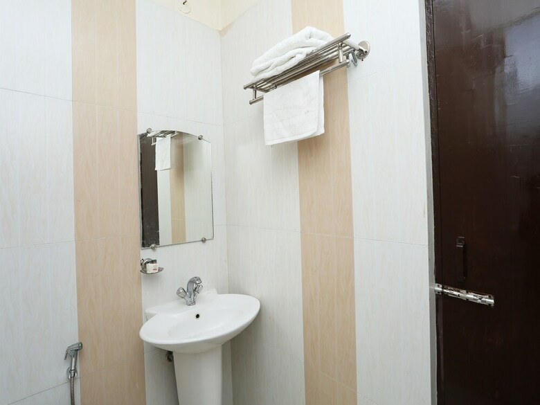 Oyo 29110 Hotel Gold Radiance