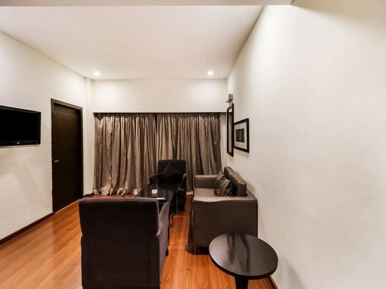 Oyo 37001 The Regency Hotel