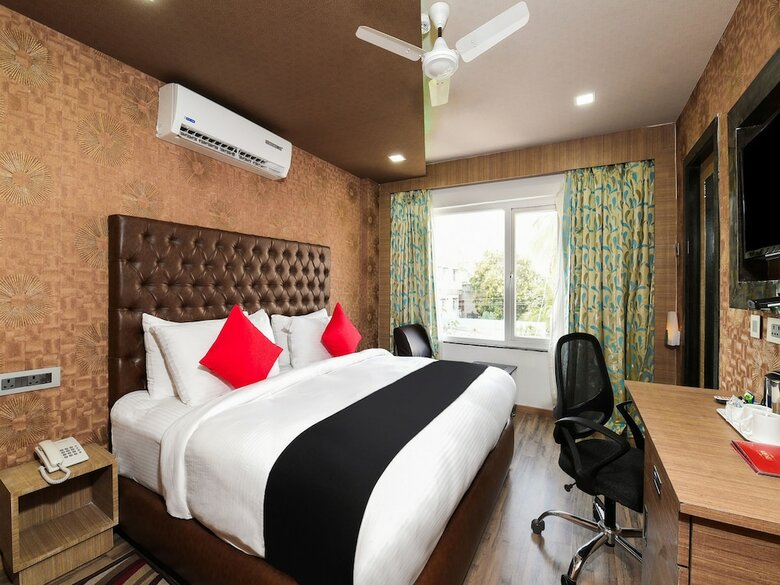 Hotel Capital O 29581 Rohini Jazz