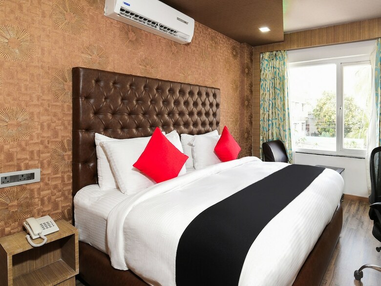 Hotel Capital O 29581 Rohini Jazz