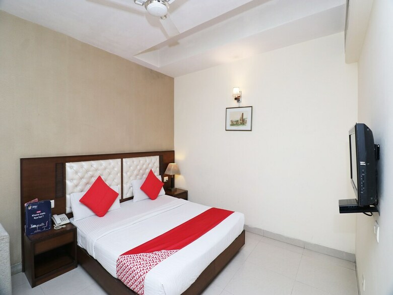 Capital O 307 Hotel The Class
