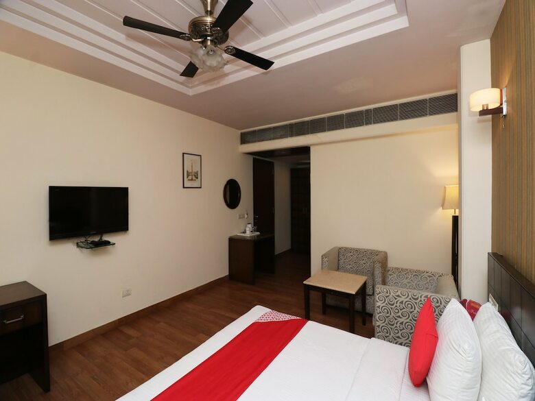 Capital O 307 Hotel The Class