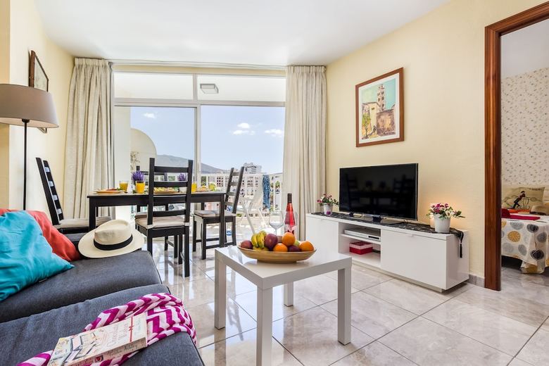 Y6e. Very Central Apartment, Las Americas View!