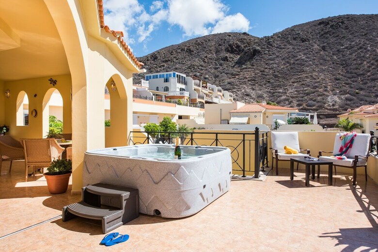 Tropical Villa, Sea Front Terrace!