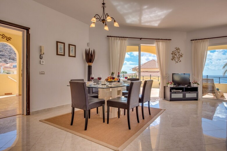 Tropical Villa, Sea Front Terrace!