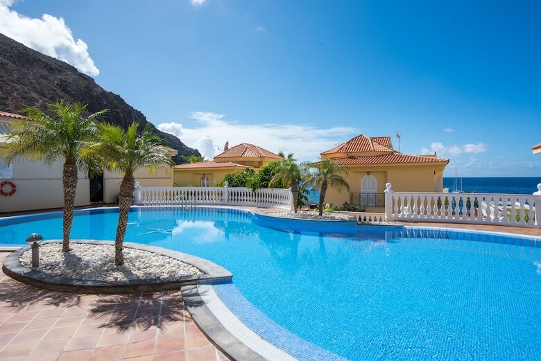 Tropical Villa, Sea Front Terrace!