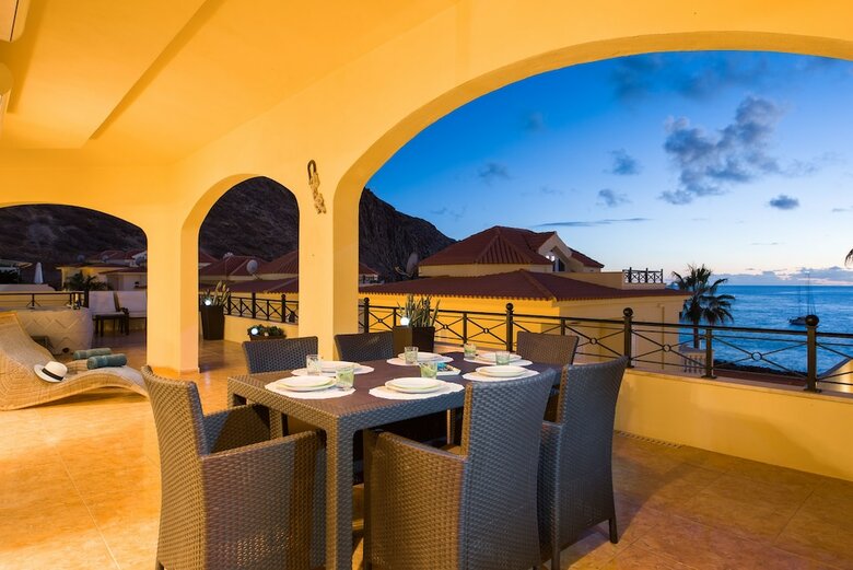 Tropical Villa, Sea Front Terrace!
