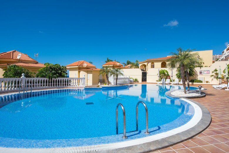 Tropical Villa, Sea Front Terrace!