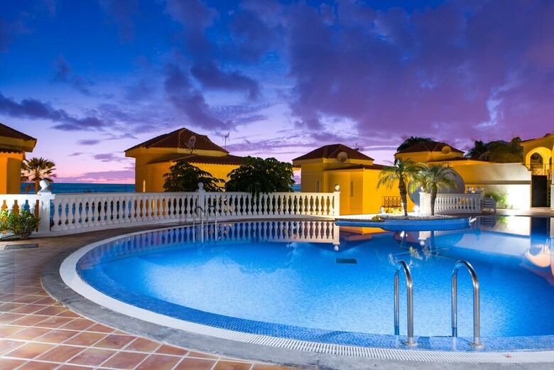 Tropical Villa, Sea Front Terrace!