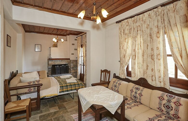 Atrapos Hotel