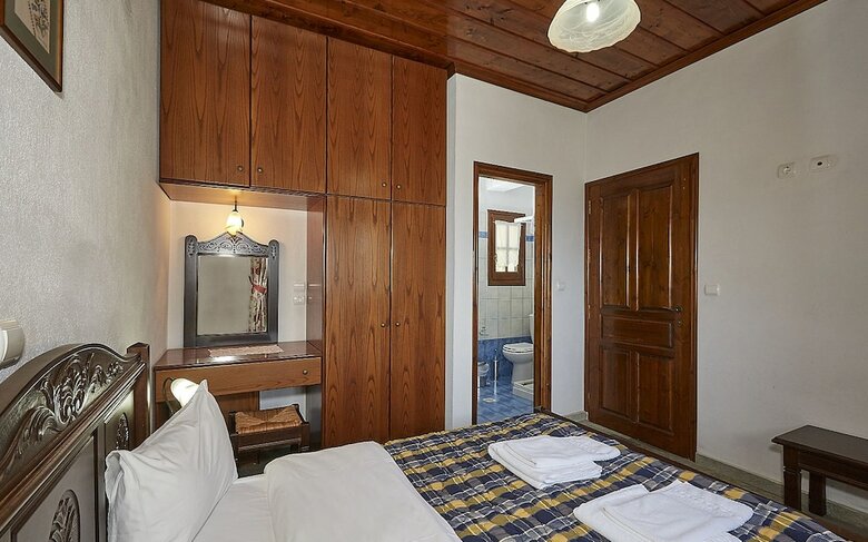 Atrapos Hotel