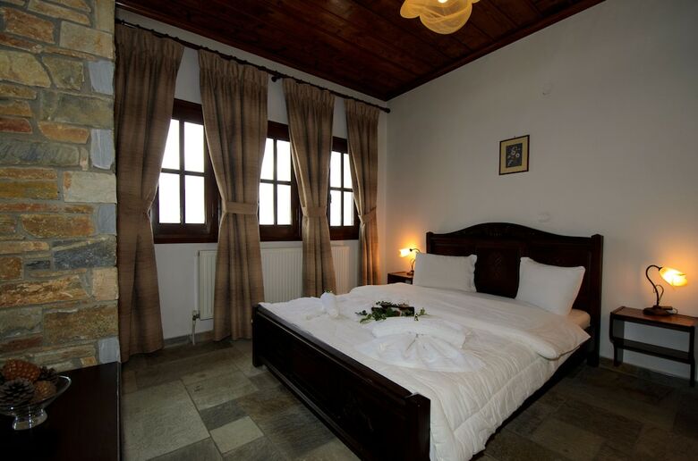Atrapos Hotel