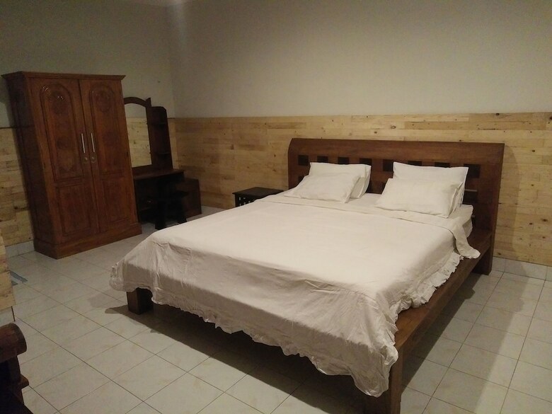 Hotel Made House
