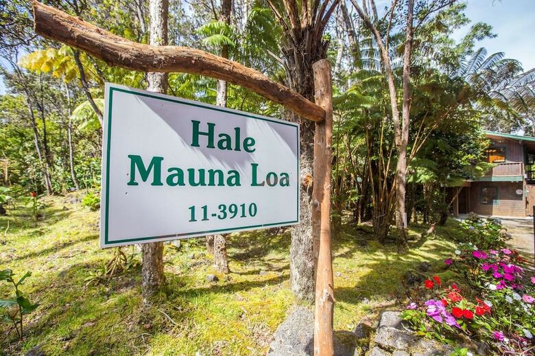 Hale Mauna Loa Upper - 11-3910 3rd St