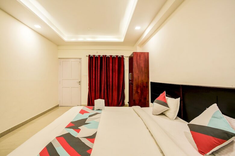 Hotel Fabexpress Pinpoint Inn