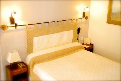 Hotel Logis Le Grand Monarque - Donzy