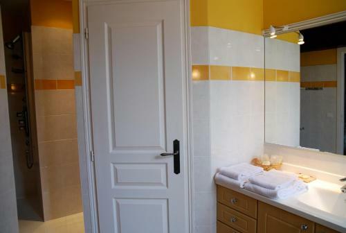 Hotel Logis Le Grand Monarque - Donzy