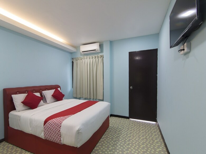 Oyo 1136 Pd Star Hotel