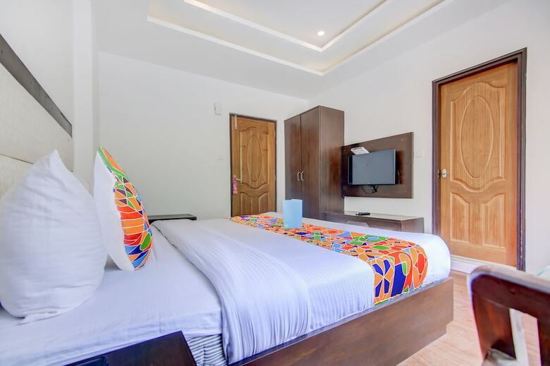 Hotel Fabescape River Regency