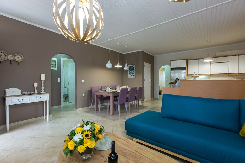 Villas Lefkothea