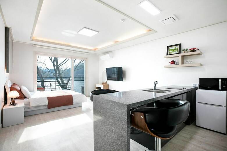Nami Island Rivermoon Spa Pension