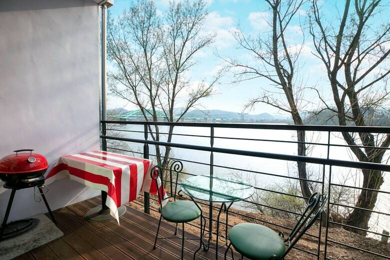 Nami Island Rivermoon Spa Pension