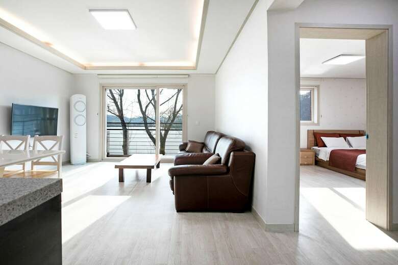 Nami Island Rivermoon Spa Pension