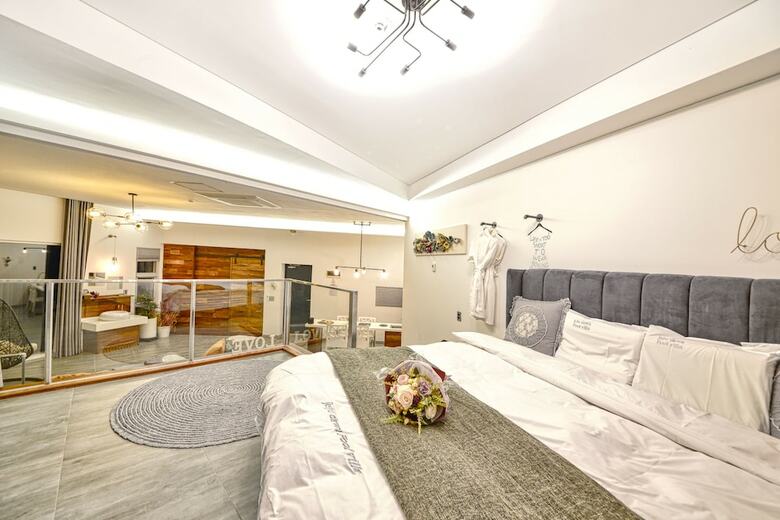 Seogwipo Dawa Pool Villa Pension