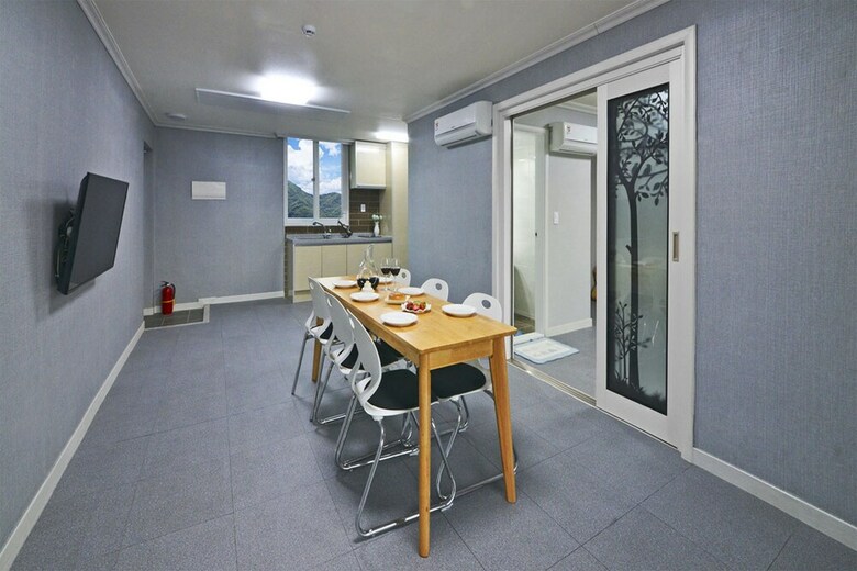 Janghohang J Spa Pension