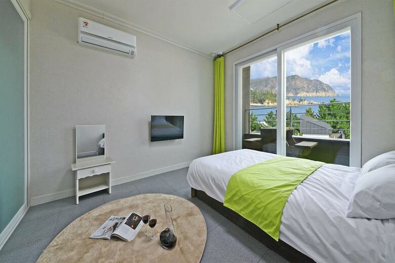 Janghohang J Spa Pension