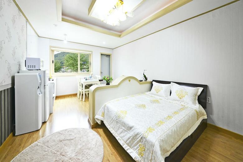 Pension Tongyoung Macalops