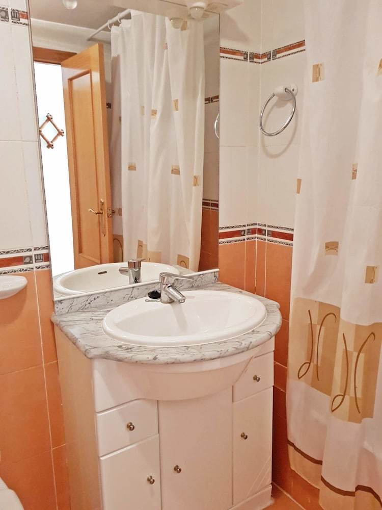 Apartamentos Eden Blq. II - 2� - (S�lo Familias)