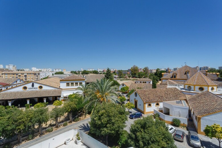 Real Escuela Home Surthy Apartments
