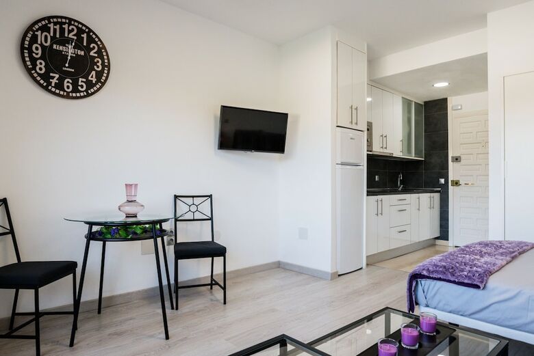 Apartamentos Benal Beach Sea Front Studio