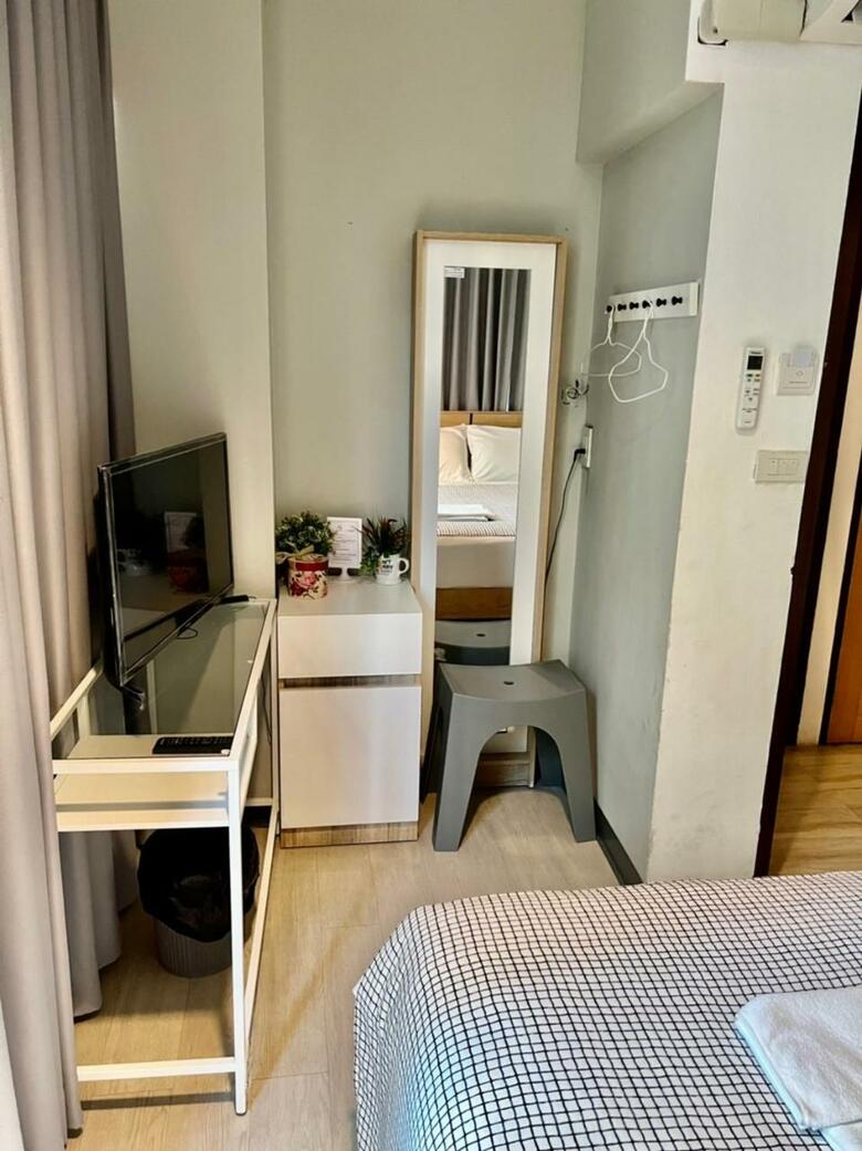 Hostal White House Hostel