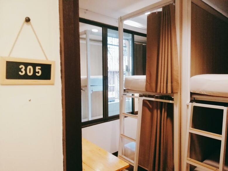 Hostal White House Hostel