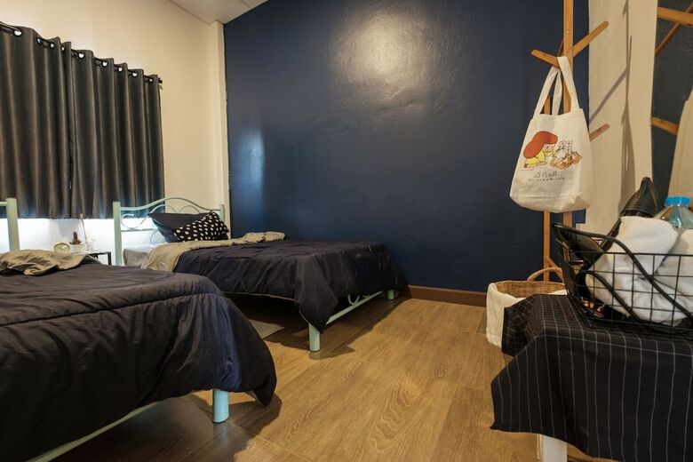 Hostal Here To Stay Hostel