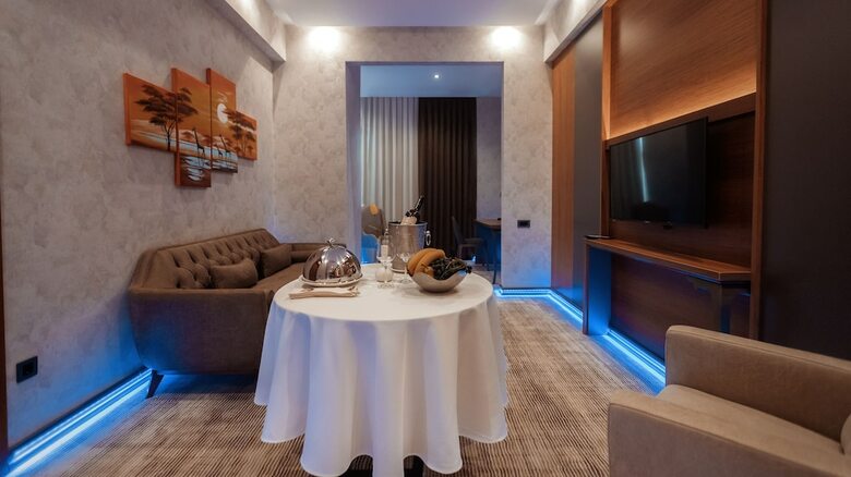 Midtown Hotel