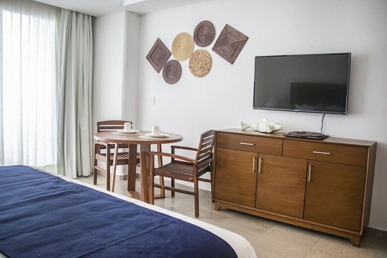 Hotel Grand Paramar - Beachfront