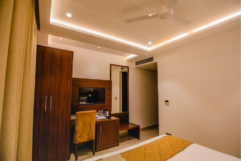 Hotel Ten Square