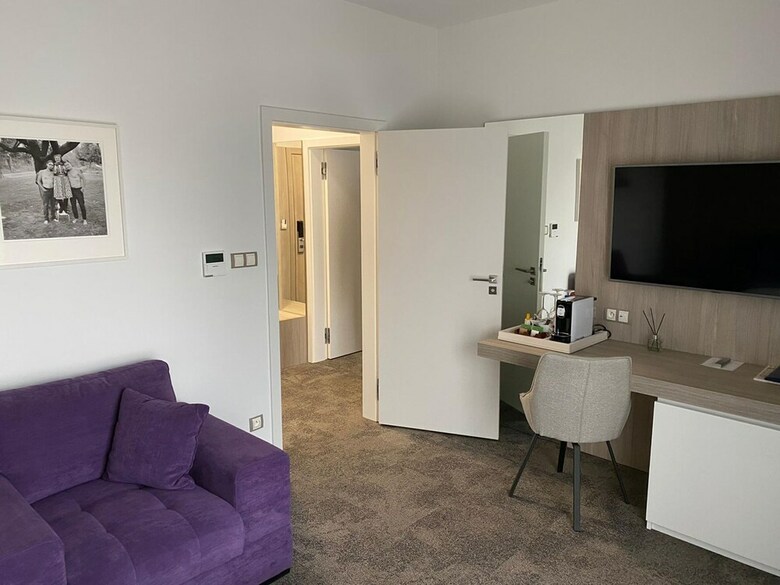 Hotel Hrani?n� Z�me?ek